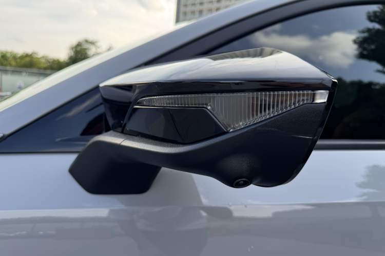 Used CHANGAN UNI-V 2023 1.5T Sport Edition Exterior 8