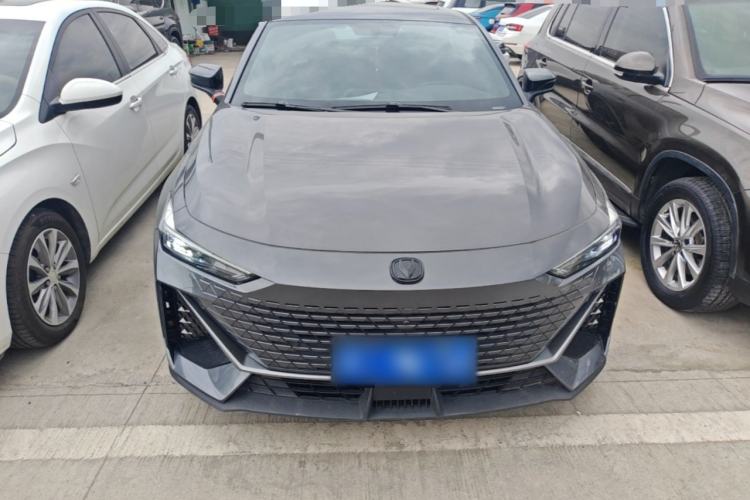 Used CHANGAN UNI-V 2023 1.5T Premium Model Front