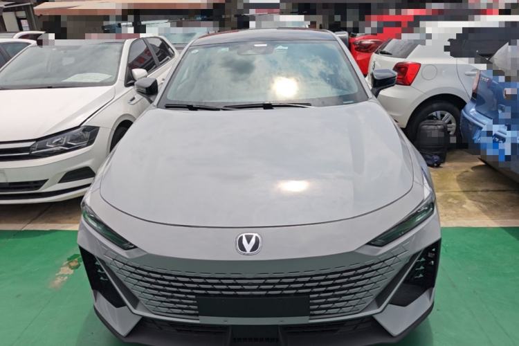 Used CHANGAN UNI-V 2023 1.5T Prestige Model Front