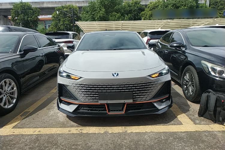 Used CHANGAN UNI-V 2023 1.5T Sport Edition Front