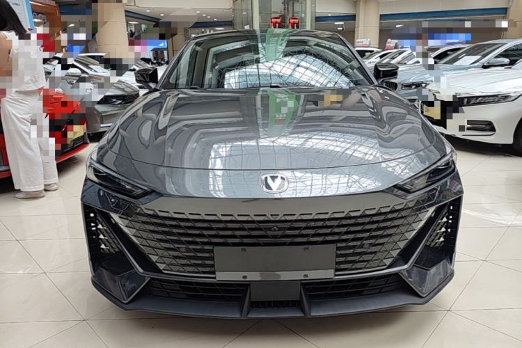 Used CHANGAN UNI-V 2023 1.5T Prestige Model Front