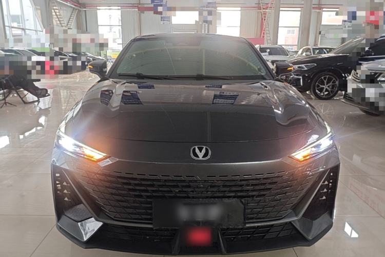 Used CHANGAN UNI-V 2023 1.5T Prestige Model Front