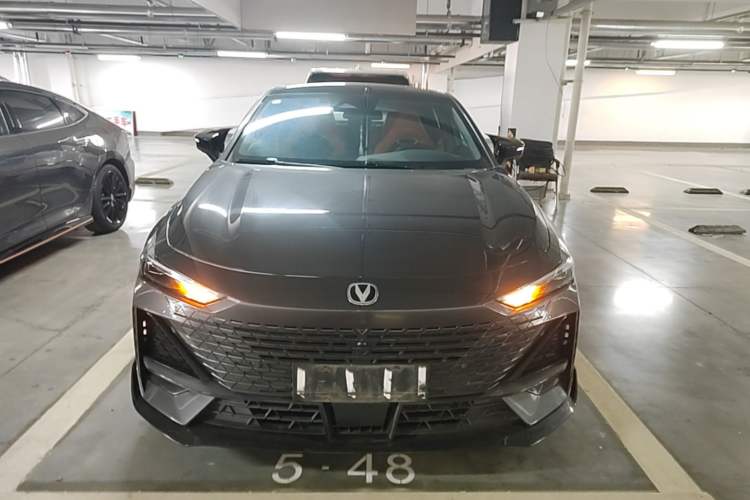 Used CHANGAN UNI-V 2023 1.5T Sport Edition Front