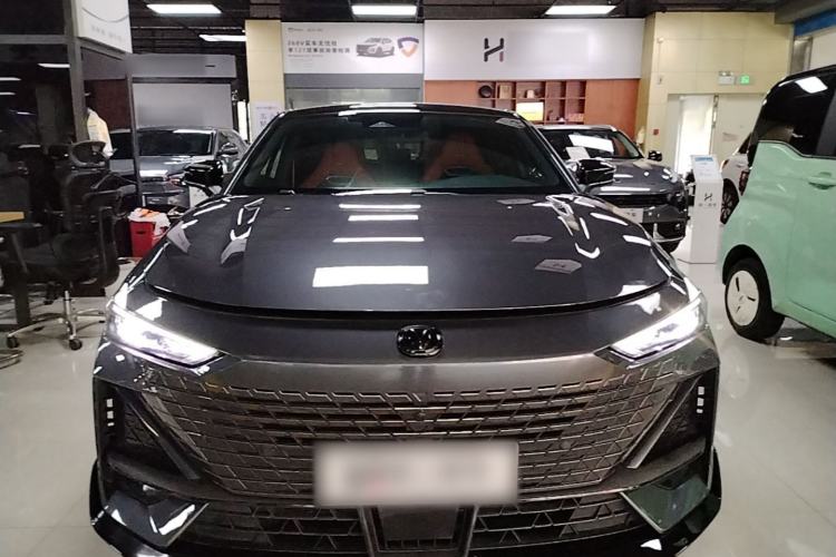 Used CHANGAN UNI-V 2023 1.5T Sport Edition Front