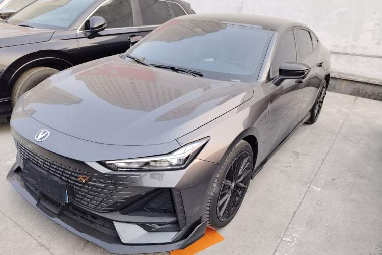 Used CHANGAN UNI-V 2023 1.5T Sport Edition Front