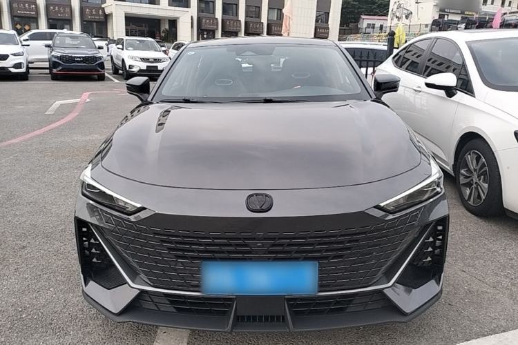 Used CHANGAN UNI-V 2023 1.5T Prestige Model Front