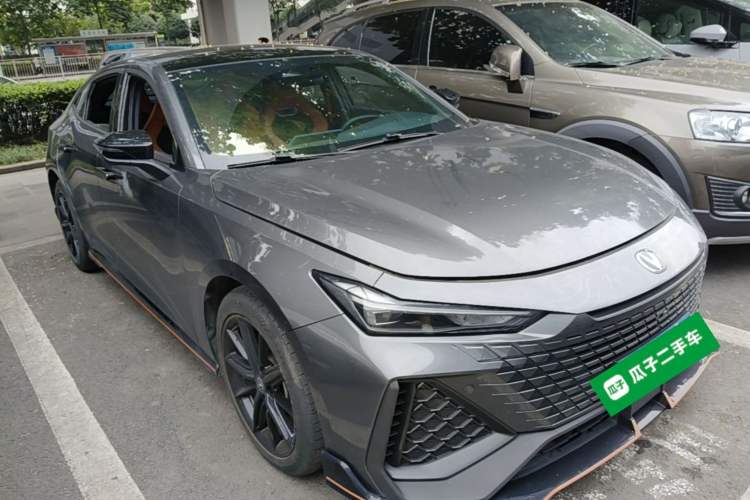 Used CHANGAN UNI-V 2023 2.0T Leading-Speed Edition Front Right 45 Deg