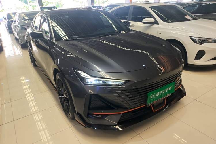 Used CHANGAN UNI-V 2023 1.5T Sport Edition Front Right 45 Deg