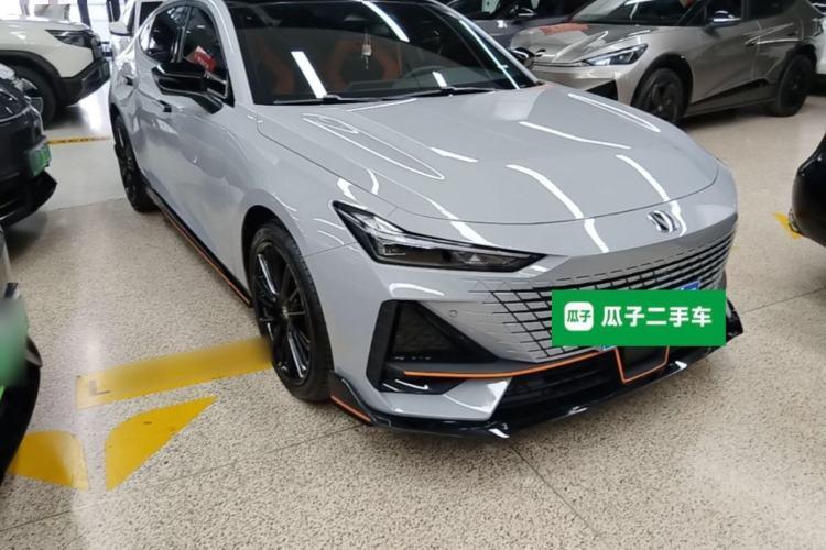 Used CHANGAN UNI-V 2023 1.5T Sport Edition Front Right 45 Deg
