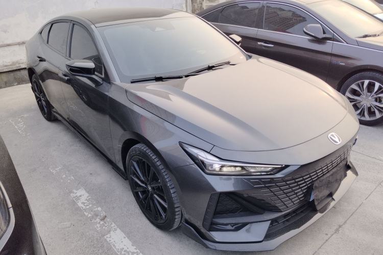Used CHANGAN UNI-V 2023 1.5T Sport Edition Front Right 45 Deg