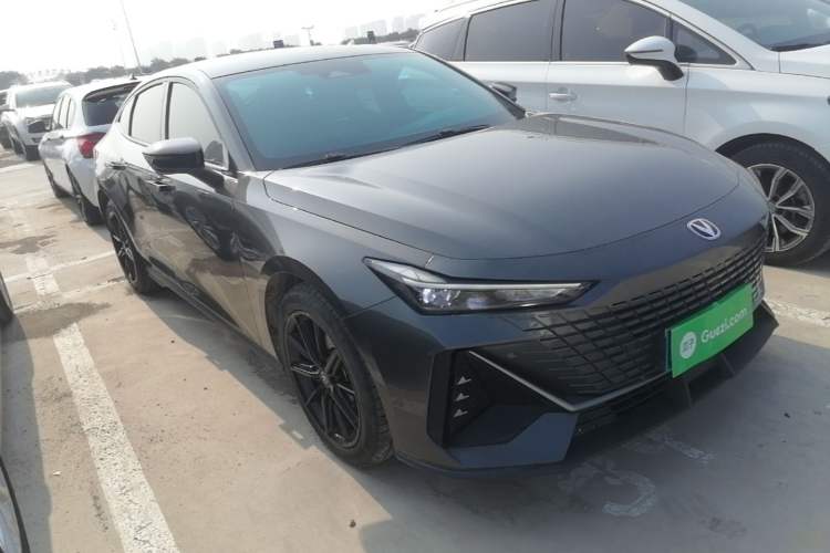Used CHANGAN UNI-V 2023 1.5T Prestige Model Front Right 45 Deg
