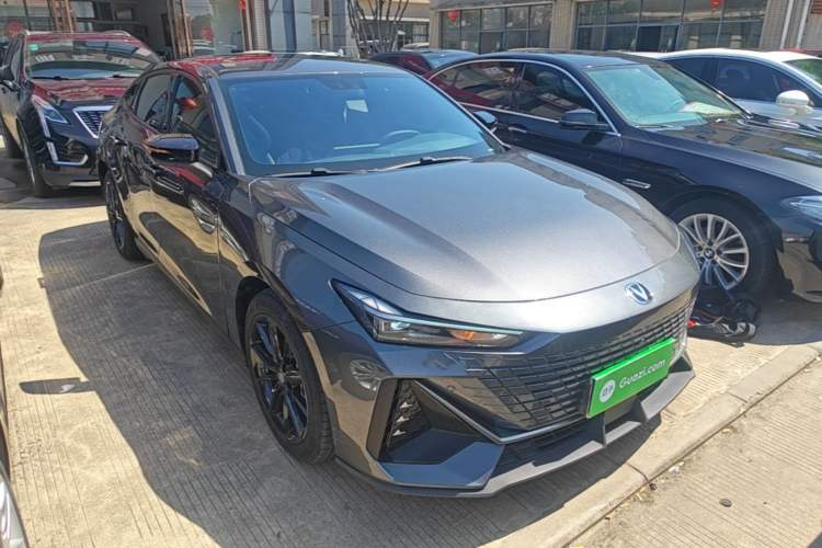 Used CHANGAN UNI-V 2023 1.5T Premium Model Front Right 45 Deg