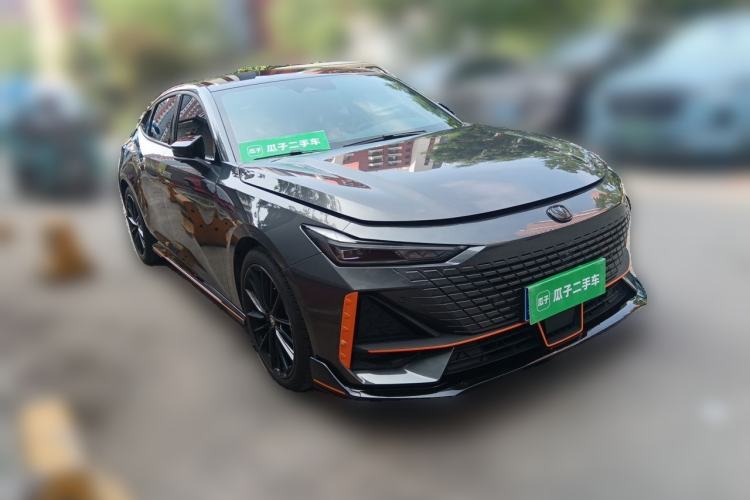 Used CHANGAN UNI-V 2023 1.5T Sport Edition Front Right 45 Deg