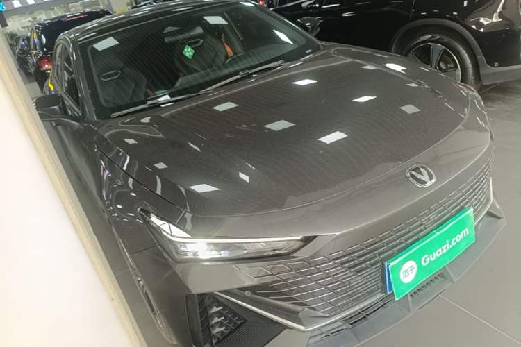 Used CHANGAN UNI-V 2023 1.5T Prestige Model Front Right 45 Deg