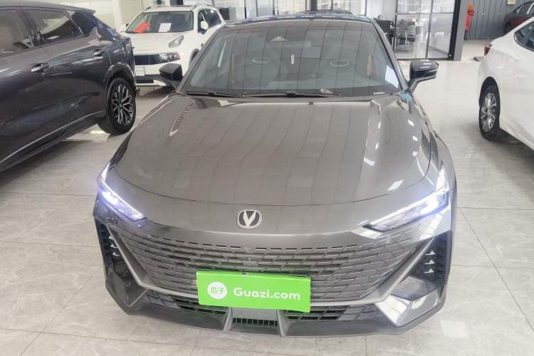 Used CHANGAN UNI-V 2023 1.5T Smart Navigation Version Front