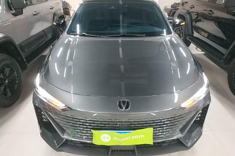 Used CHANGAN UNI-V 2023 1.5T Prestige Model Front