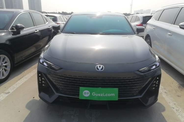 Used CHANGAN UNI-V 2023 1.5T Prestige Model Front