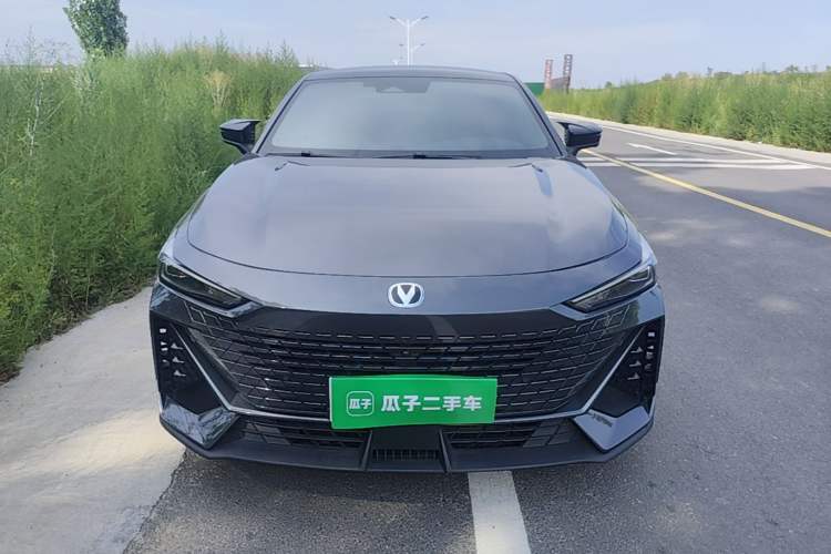 Used CHANGAN UNI-V 2023 1.5T Prestige Model Front
