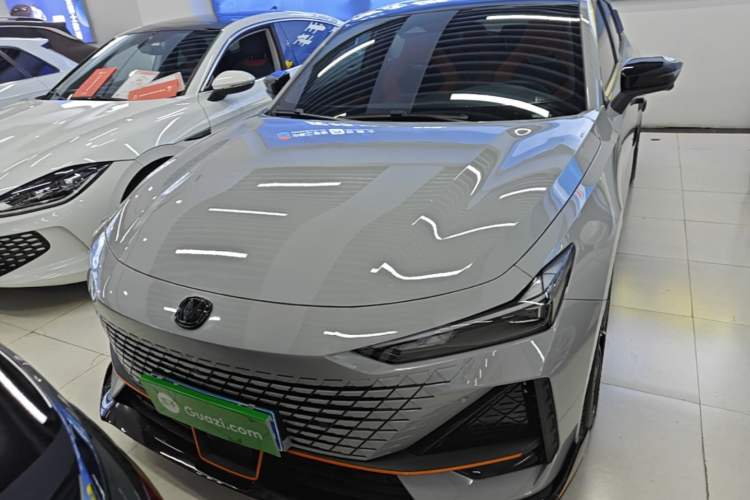 Used CHANGAN UNI-V 2023 1.5T Sport Edition Front