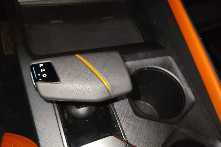 Used CHANGAN UNI-V 2023 2.0T Leading-Speed Edition Gear Lever