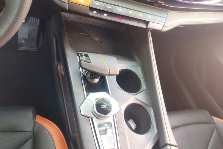 Used CHANGAN UNI-V 2023 1.5T Prestige Model Gear Lever