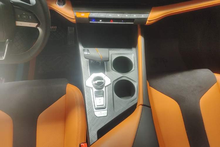 Used CHANGAN UNI-V 2023 1.5T Sport Edition Gear Lever