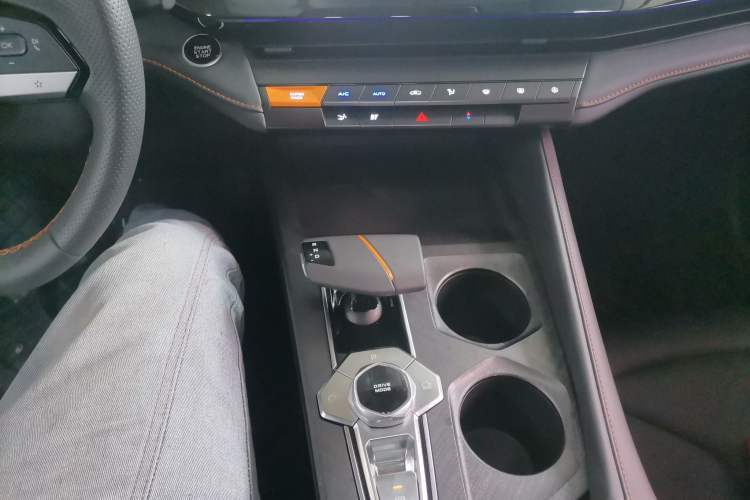 Used CHANGAN UNI-V 2023 1.5T Prestige Model Gear Lever