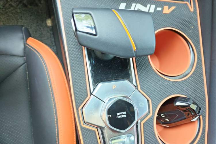 Used CHANGAN UNI-V 2023 1.5T Prestige Model Gear Lever