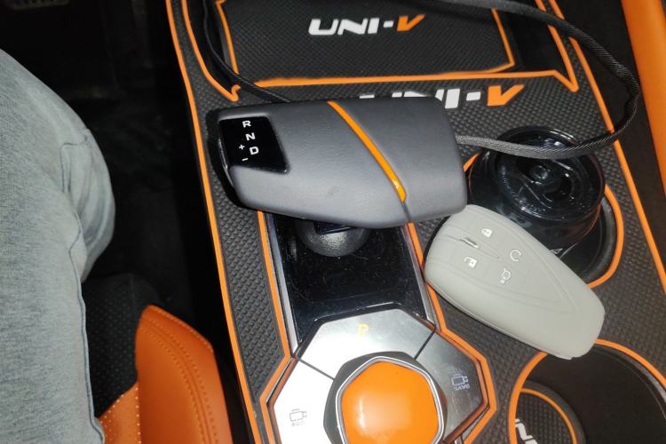 Used CHANGAN UNI-V 2023 1.5T Sport Edition Gear Lever