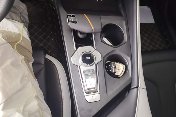 Used CHANGAN UNI-V 2023 1.5T Prestige Model Gear Lever