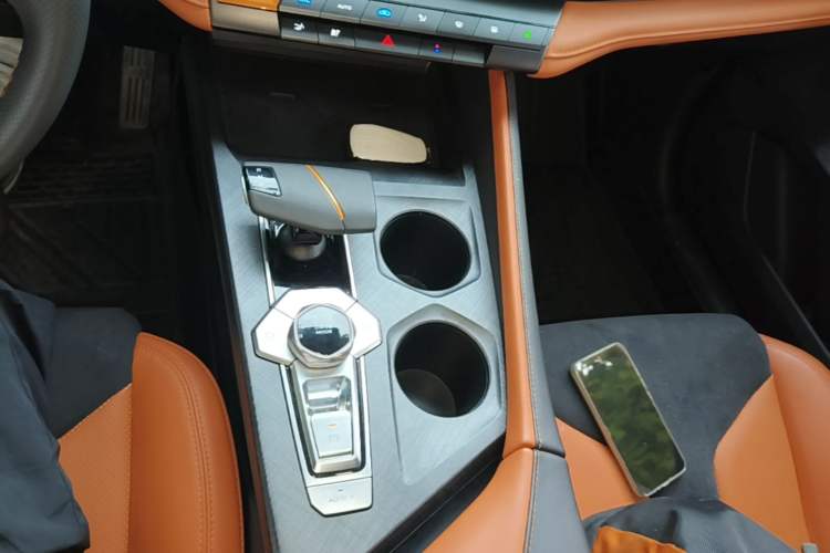 Used CHANGAN UNI-V 2023 2.0T Leading-Speed Edition Gear Lever