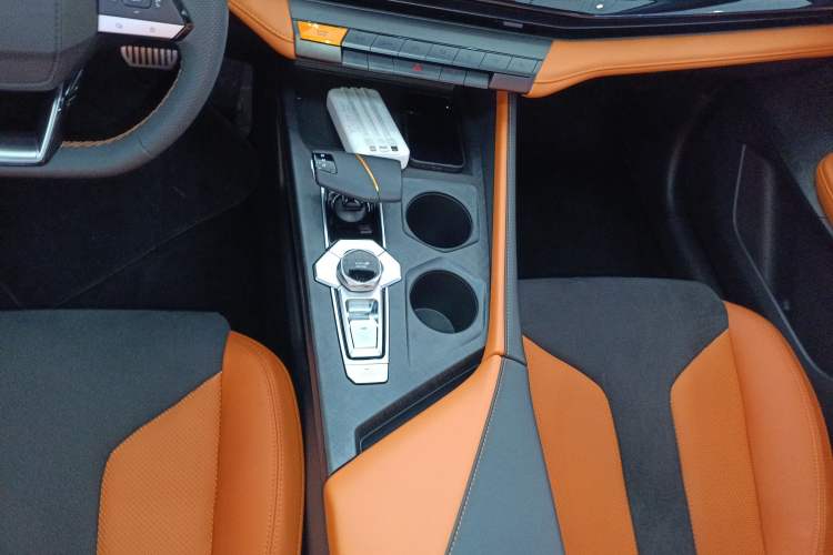 Used CHANGAN UNI-V 2023 1.5T Sport Edition Gear Lever