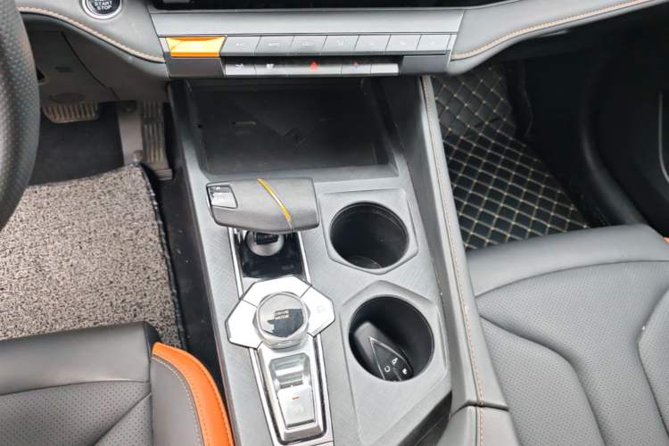 Used CHANGAN UNI-V 2023 1.5T Prestige Model Gear Lever