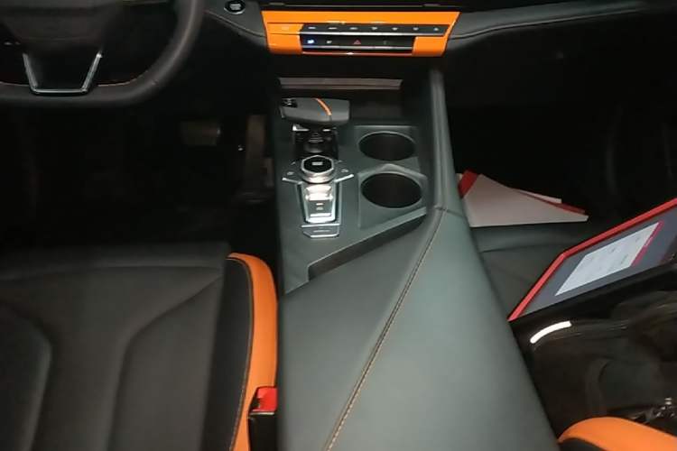 Used CHANGAN UNI-V 2023 1.5T Prestige Model Gear Lever