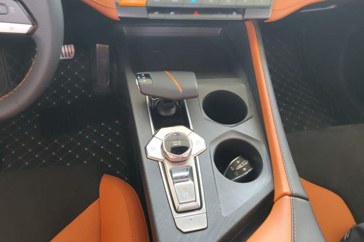Used CHANGAN UNI-V 2023 2.0T Leading-Speed Edition Gear Lever