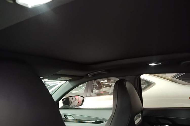 Used CHANGAN UNI-V 2023 1.5T Prestige Model Headliner