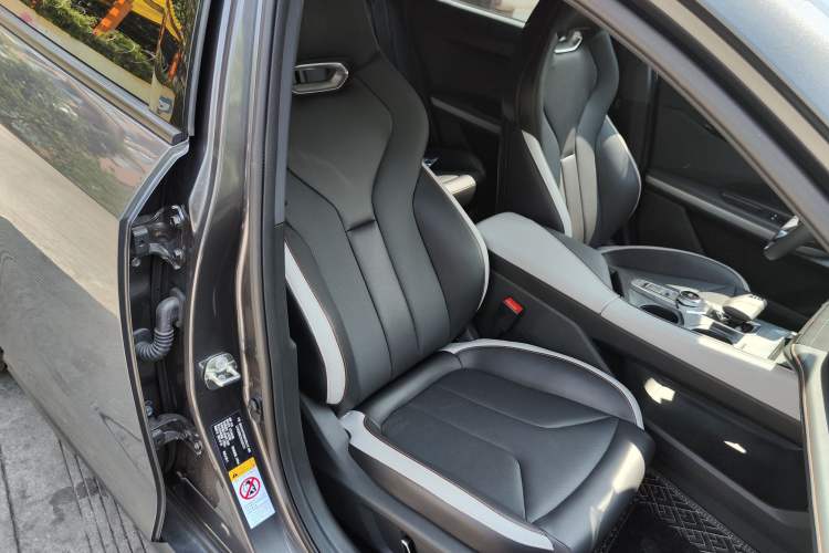Used CHANGAN UNI-V 2023 1.5T Prestige Model Interior 10