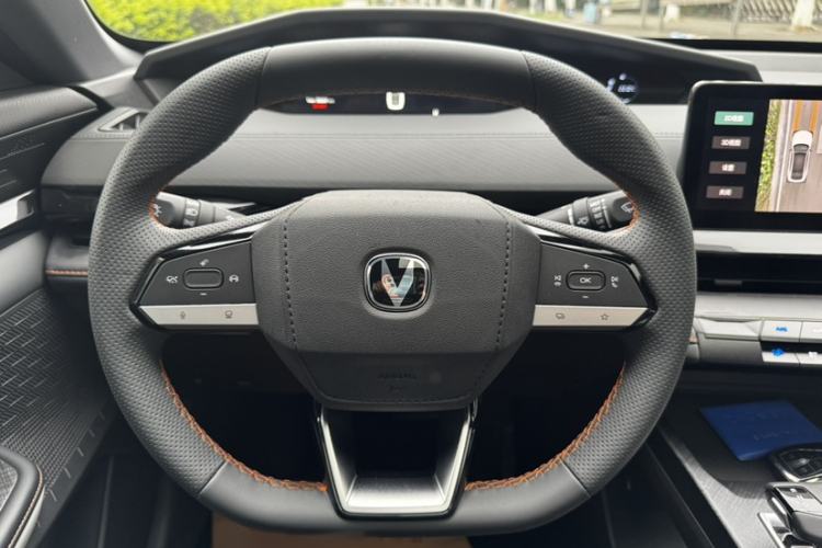 Used CHANGAN UNI-V 2023 1.5T Premium Model Interior 10