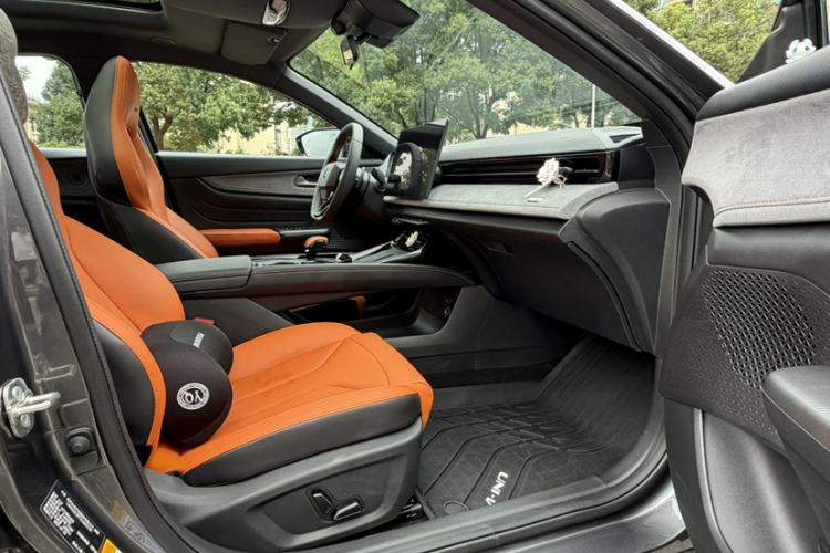 Used CHANGAN UNI-V 2023 1.5T Sport Edition Interior 11