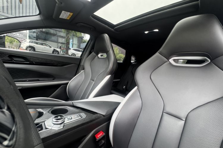 Used CHANGAN UNI-V 2023 1.5T Premium Model Interior 11