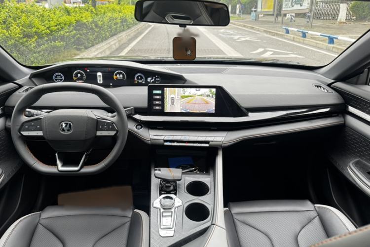 Used CHANGAN UNI-V 2023 1.5T Premium Model Interior 12