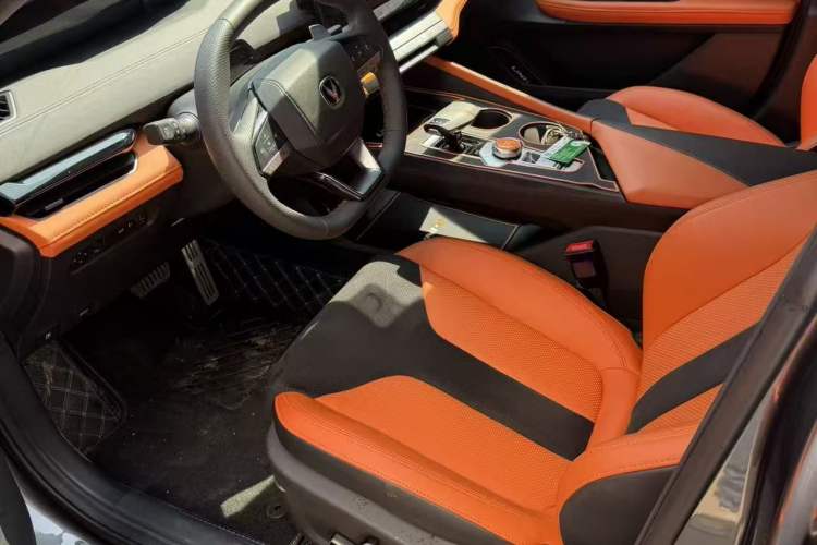 Used CHANGAN UNI-V 2023 1.5T Sport Edition Interior 2