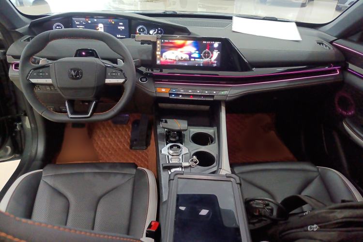 Used CHANGAN UNI-V 2023 1.5T Prestige Model Interior 2