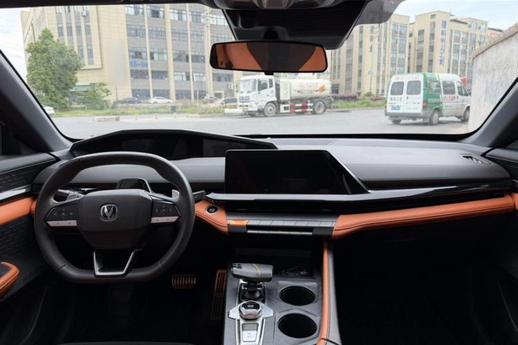 Used CHANGAN UNI-V 2023 1.5T Sport Edition Interior 2