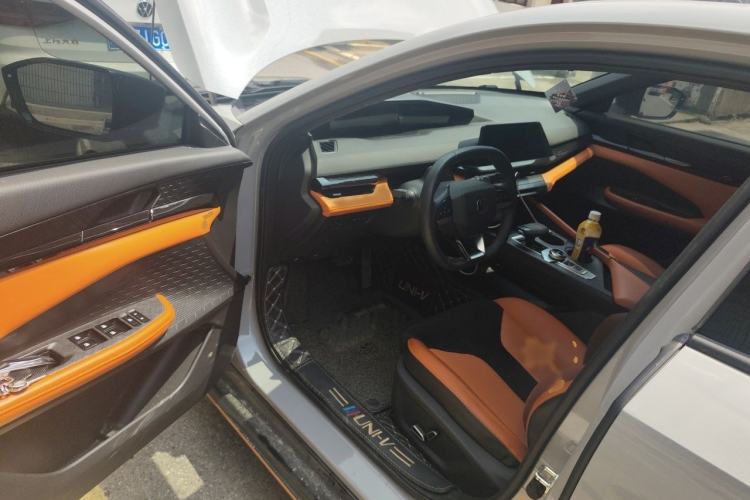 Used CHANGAN UNI-V 2023 1.5T Sport Edition Interior 3