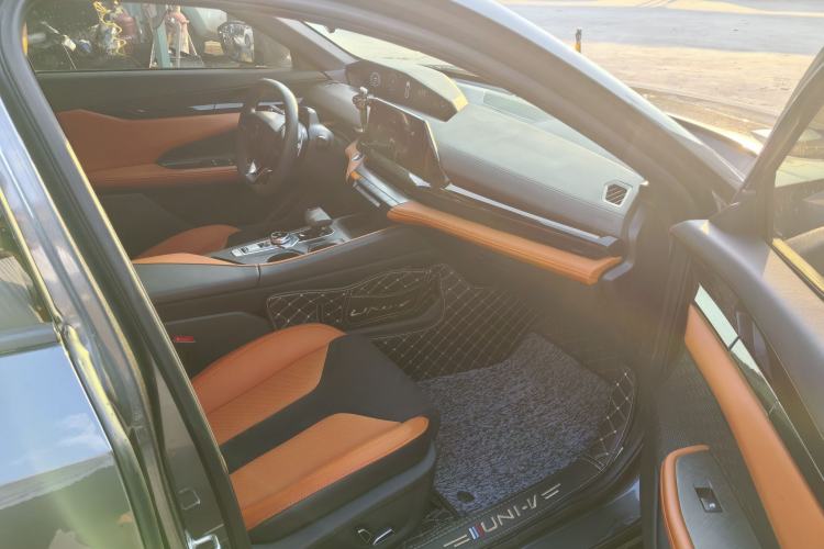 Used CHANGAN UNI-V 2023 1.5T Sport Edition Interior 3