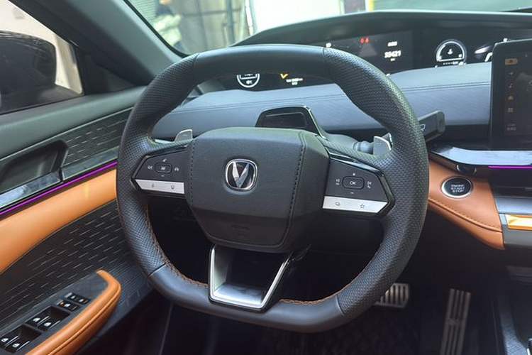 Used CHANGAN UNI-V 2023 1.5T Sport Edition Interior 3