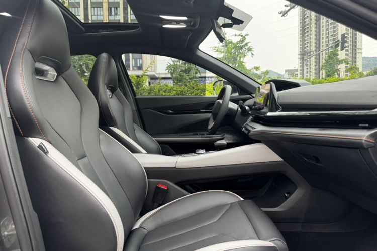 Used CHANGAN UNI-V 2023 1.5T Premium Model Interior 3