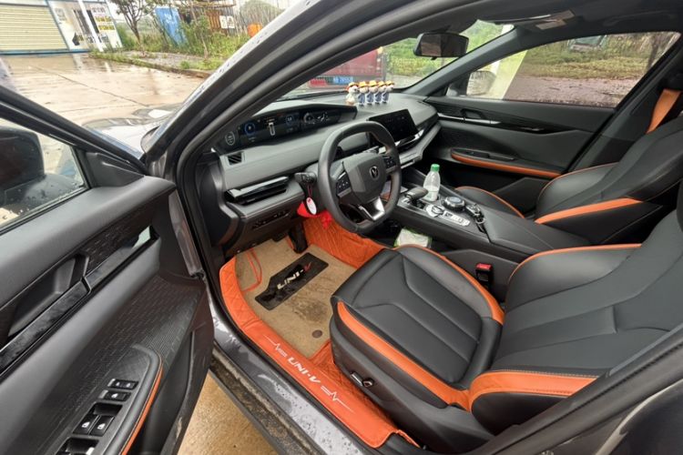 Used CHANGAN UNI-V 2023 1.5T Prestige Model Interior 3