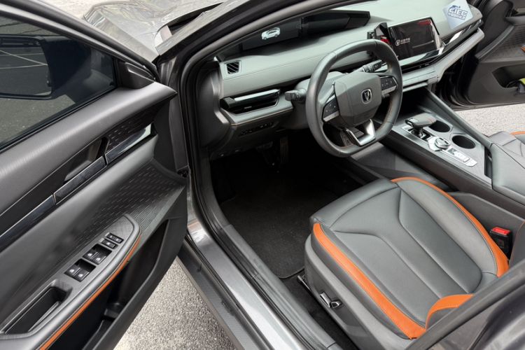 Used CHANGAN UNI-V 2023 1.5T Premium Model Interior 3